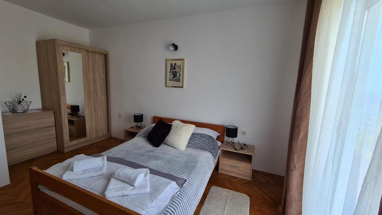 Apartments Solis, 50 M From The Sea - Jakisnica Exterior photo